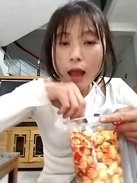 linda_bae00's cam snapshot