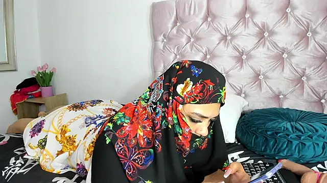 Inaya_Khalifa's cam snapshot