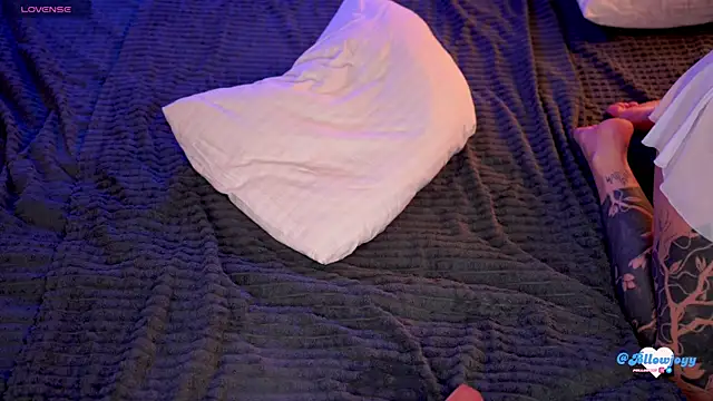 Bllowjoyy live sex cam