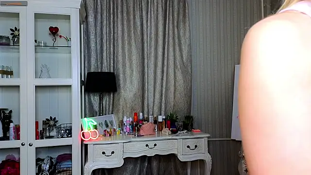 AnneFoxy live sex cam