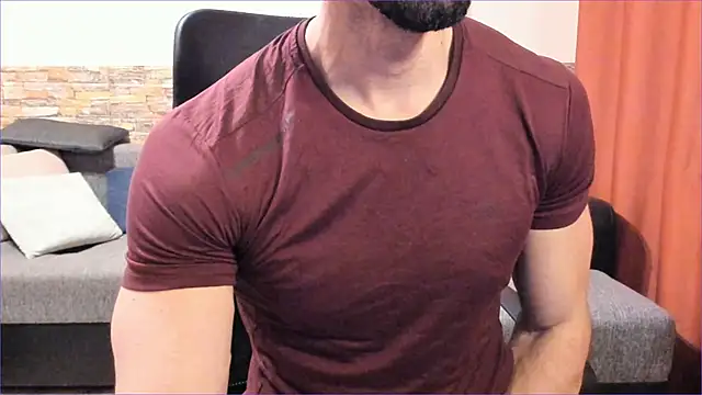 HotHunkTrainer live sex cam