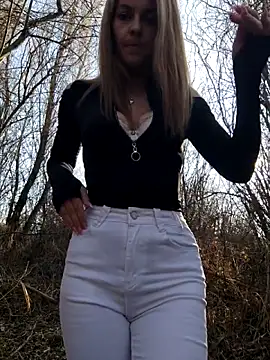 YOOUR_EVAA live sex cam