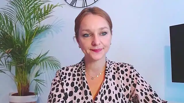 AliciaDesire live sex cam