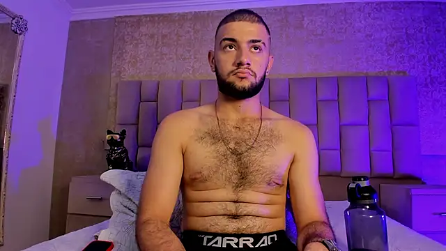 MaximusClark live sex cam
