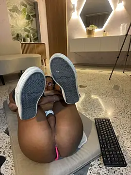 Maxim-Walker live sex cam