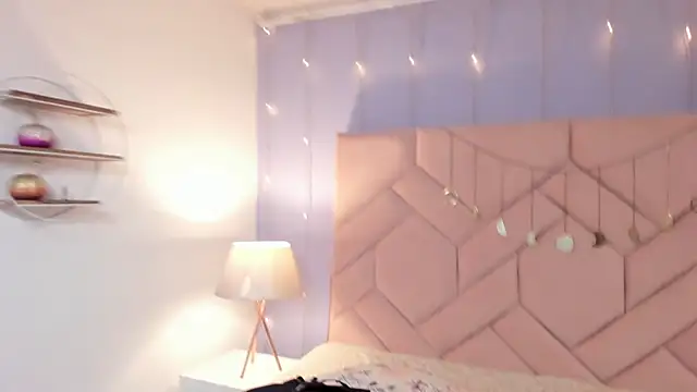 KloePrice's cam snapshot