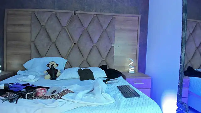 VictoriaSaenz1_'s cam snapshot