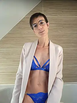 LaureLiveXX's cam snapshot