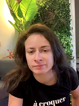 GoldenPussy1329's cam snapshot