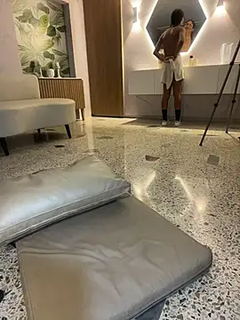 Maxim-Walker live sex cam