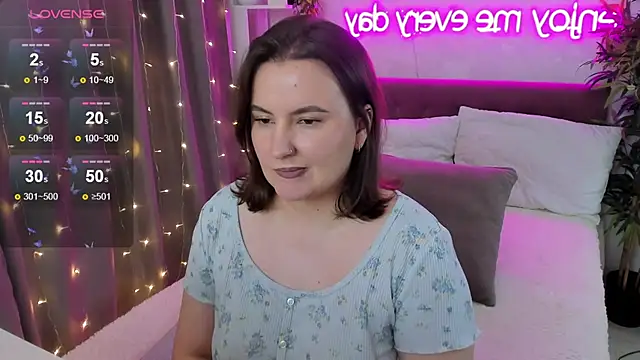 FeralPeach's cam snapshot