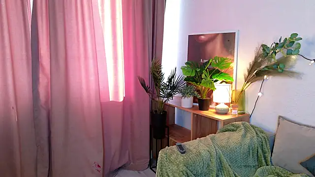 Taylla_Nouell's cam snapshot