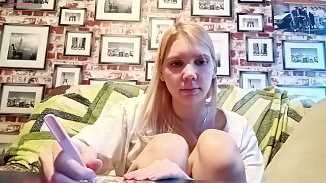 EvieBaggette's cam snapshot