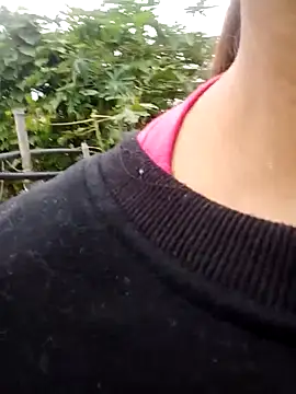 bella-la's cam snapshot