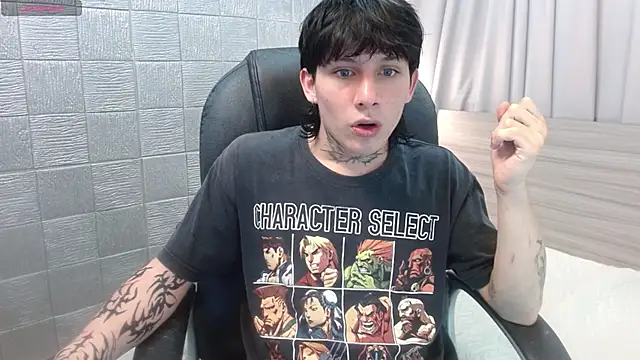 Iantwink18 live sex cam