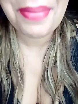 Maya-Moon live sex cam