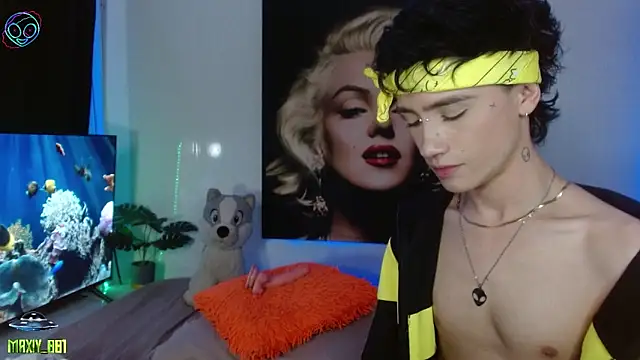 maxiy_001 live sex cam