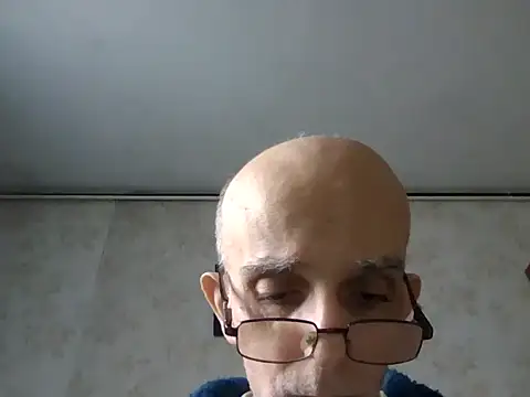 mariusica1@xh's Stripchat show and profile