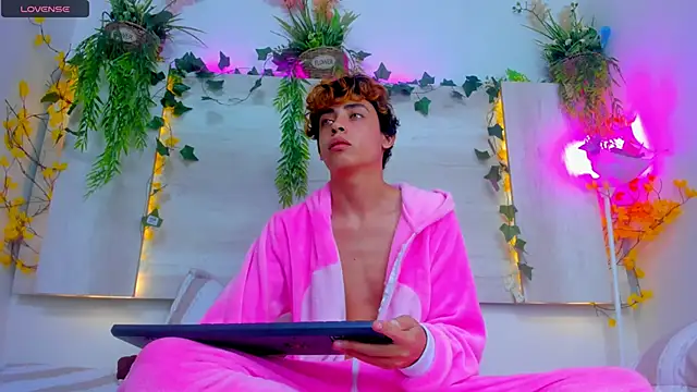 Twinkk_Guy live sex cam