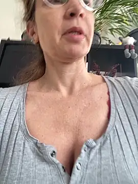 AnnikaRose live sex cam