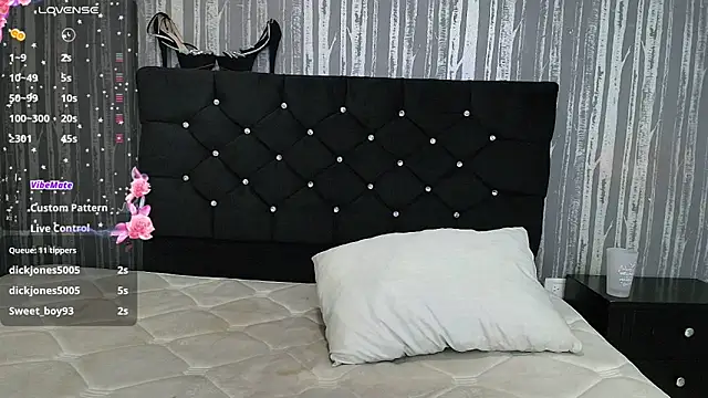 Alicee_Moonn live sex cam