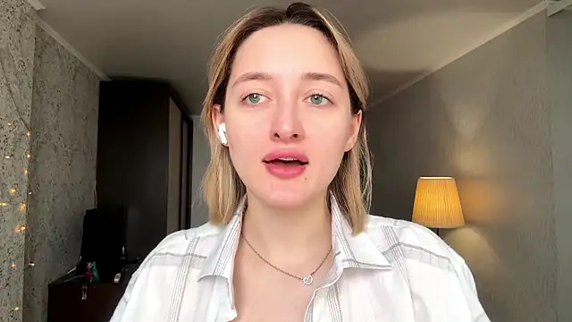 Emily_lyy's cam snapshot