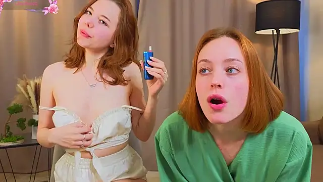 LucreciaAsters's cam snapshot