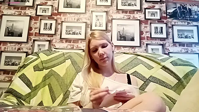 EvieBaggette's cam snapshot