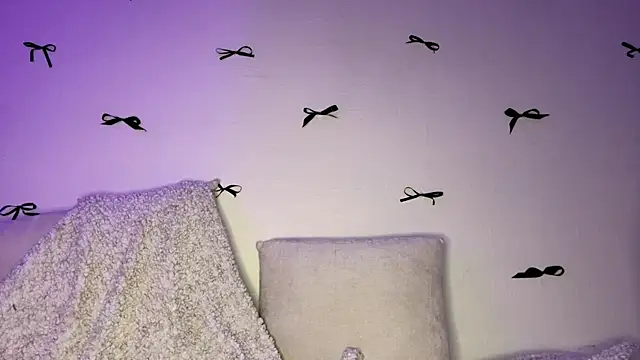 EmilySkyline's cam snapshot