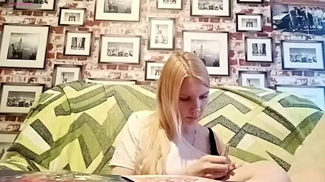 EvieBaggette's cam snapshot