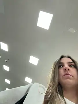 DoriDeluxe66 live sex cam