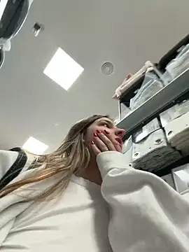 DoriDeluxe66 live sex cam