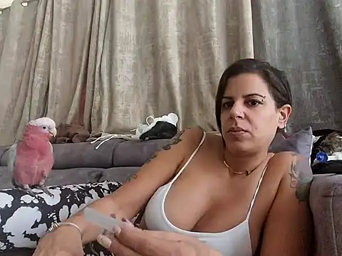 Alexis21821 live sex cam