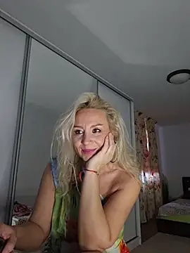 merlyn4 live sex cam