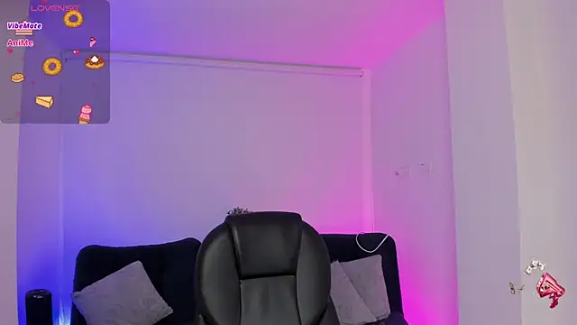 emilly_smith_1's cam snapshot