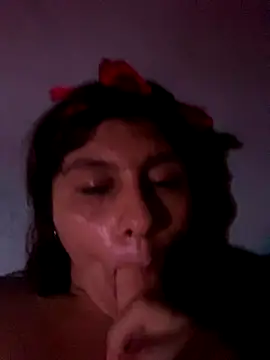 Traviesa96's cam snapshot