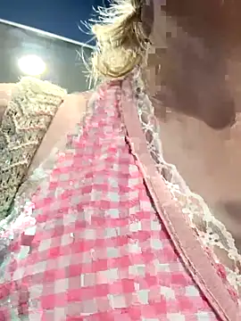 RonnieKiss live sex cam