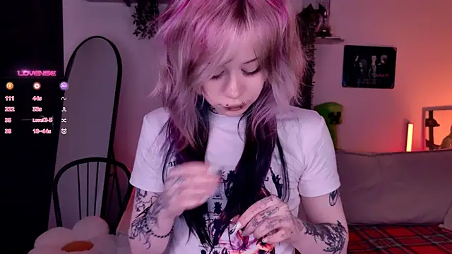 Lollyshy live sex cam