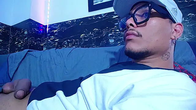 LatinWolfBoy's cam snapshot