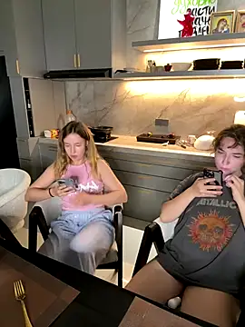 Nura_n_Sarah live sex cam