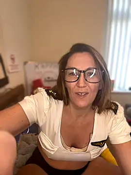 Sophia-Squirts-UK's cam snapshot