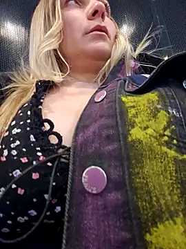 Bondgirl_013's cam snapshot