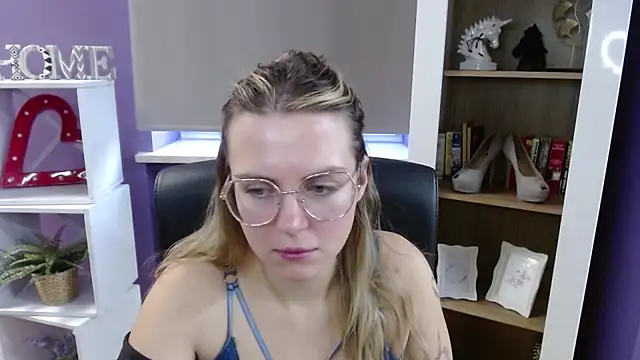 Zoey_Erotic's cam snapshot