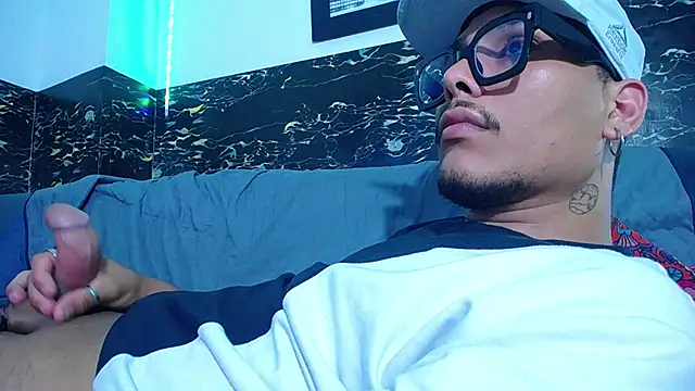 LatinWolfBoy's cam snapshot