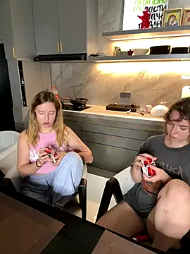 Nura_n_Sarah's cam snapshot