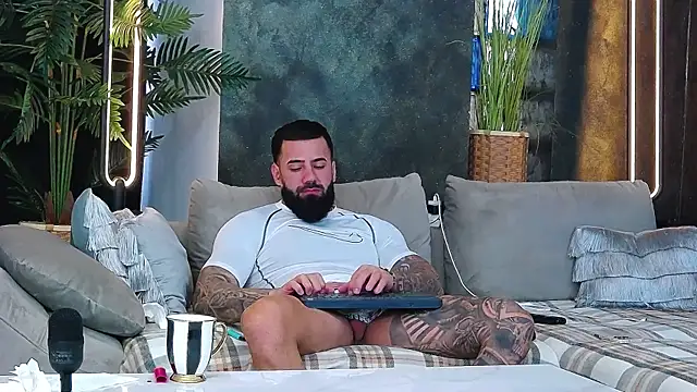 masterkingofmusclee's Stripchat show and profile