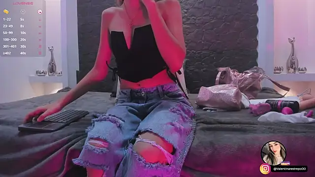 EmilyAllen_1's cam snapshot