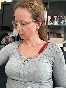 AnnikaRose live sex cam