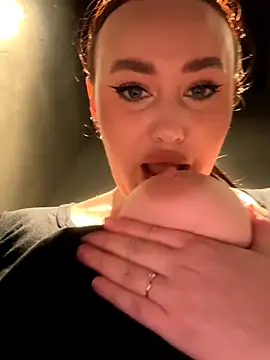 KiraSunshine live sex cam