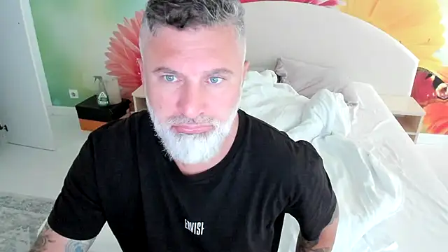 BlowMyXXL live sex cam